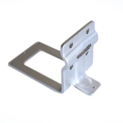 Металлические детали из алюминиевых пластин и радиаторов