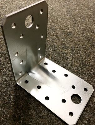 Высокопроизводительные 90-градусные угловые скобки, высокоточные аппаратные изделия с процессом штамповки